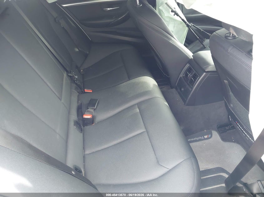 2018 BMW 3er VIN WBA8B7G57JNU94835 IAAI salvage auction — FRONT & REAR, Salvage Title, sold $5,800 on 2026-08-11 (photo 8)