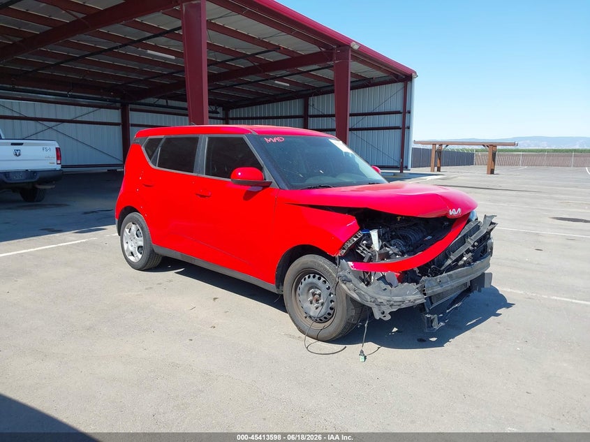 2022 Kia Soul VIN KNDJ23AU0N7157589 IAAI salvage auction — FRONT END, Clear (Arizona), sold $1,950 on 2026-07-07 (photo 1)