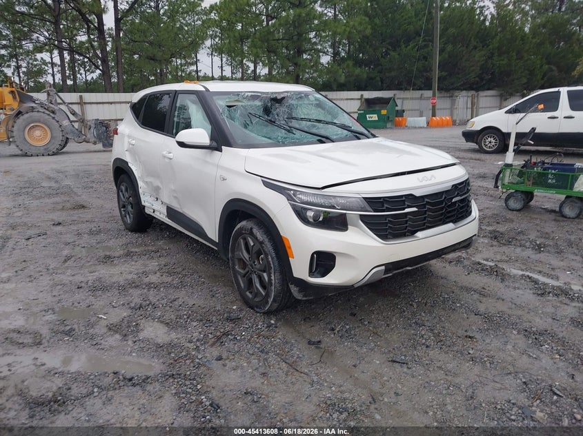 2026 Kia Seltos VIN KNDEP2AA0T7870606 IAAI salvage auction — SIDE, Salvage Title, sold $2,500 on 2026-07-22 (photo 1)