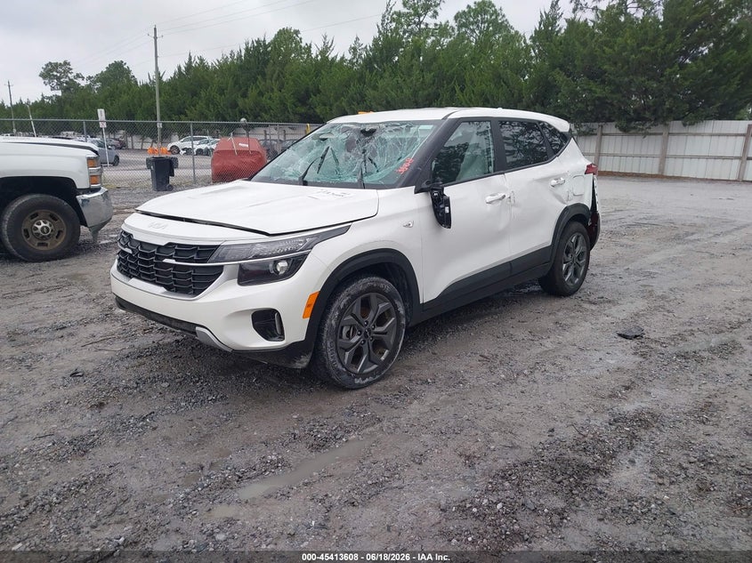 2026 Kia Seltos VIN KNDEP2AA0T7870606 IAAI salvage auction — SIDE, Salvage Title, sold $2,500 on 2026-07-22 (photo 2)