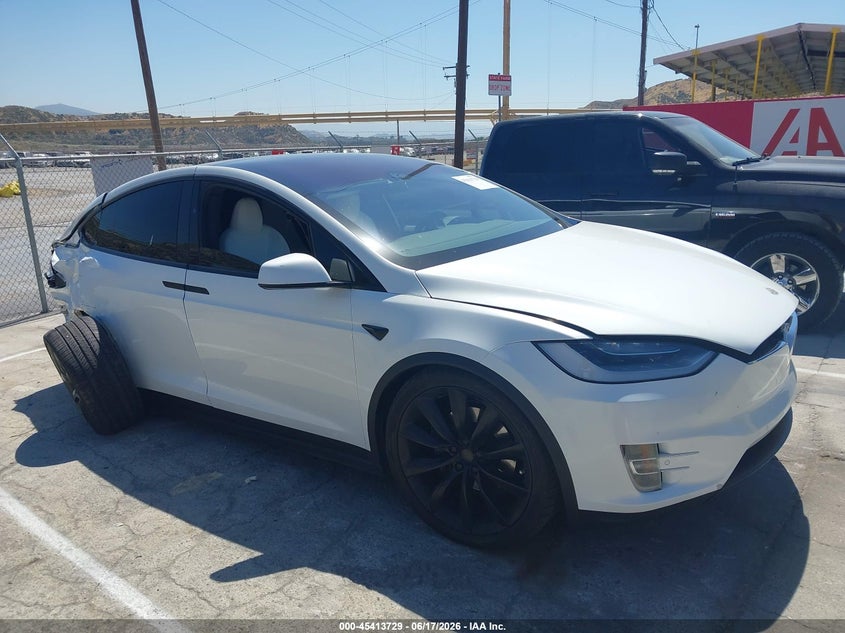 2020 Tesla Model x VIN 5YJXCBE27LF239093 — IAAI salvage auction photo