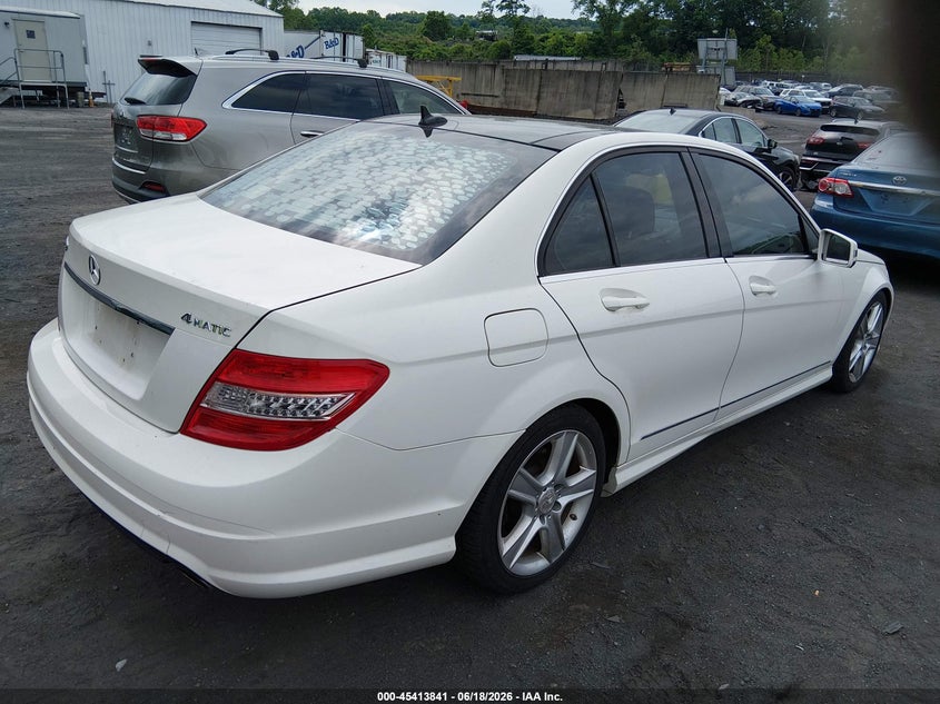 2010 Mercedes-benz C-klasse VIN WDDGF8BB7AF432860 IAAI salvage auction — LEFT SIDE, Salvage (Pennsylvania), sold $1,250 on 2026-07-07 (photo 4)