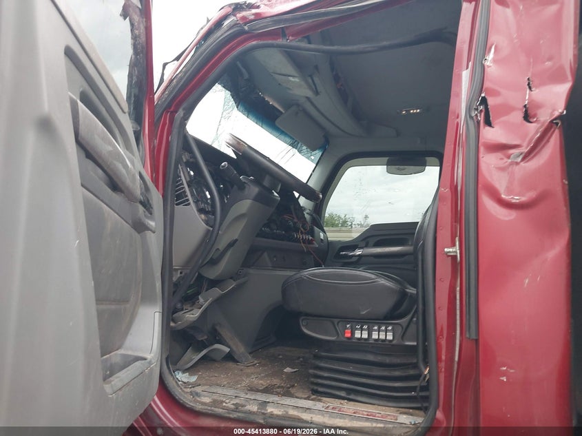 2015 Kenworth Construction VIN 1NKZXPTX8FJ465759 IAAI salvage auction — ROLLOVER, Wait Title, sold $7,350 on 2026-09-02 (photo 7)