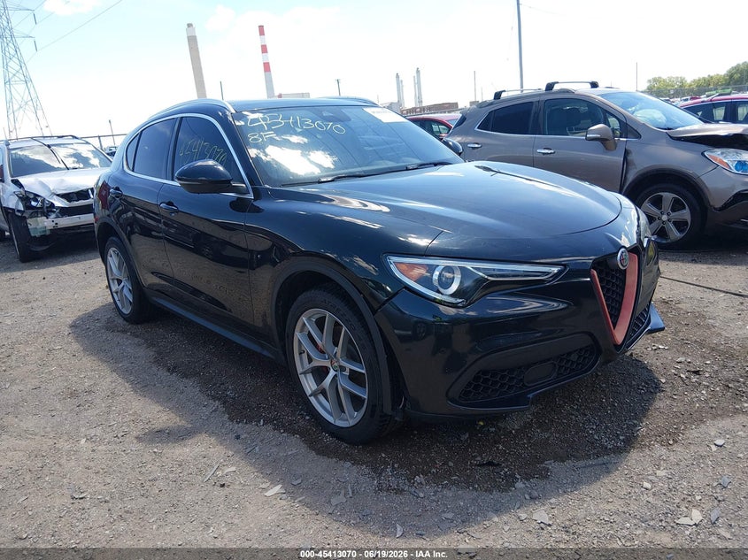 2018 Alfa romeo Stelvio VIN ZASFAKBN2J7C01247 IAAI salvage auction — SIDE, Clear (Indiana), sold $6,100 on 2026-08-07 (photo 1)