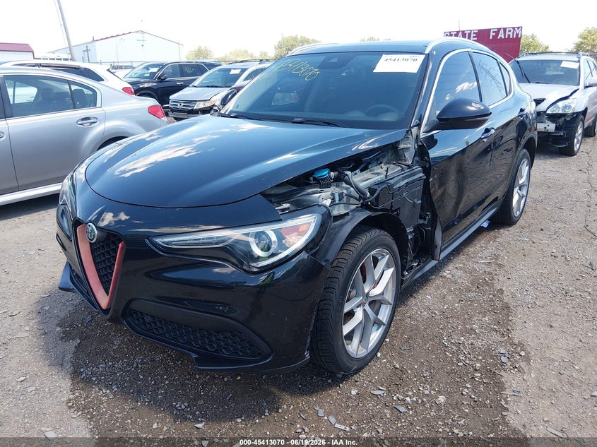 2018 Alfa romeo Stelvio VIN ZASFAKBN2J7C01247 IAAI salvage auction — SIDE, Clear (Indiana), sold $6,100 on 2026-08-07 (photo 2)