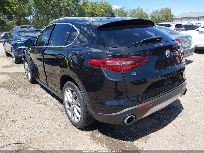 2018 Alfa romeo Stelvio VIN ZASFAKBN2J7C01247 IAAI salvage auction — SIDE, Clear (Indiana), sold $6,100 on 2026-08-07 (photo 3)