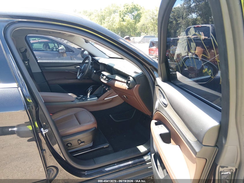 2018 Alfa romeo Stelvio VIN ZASFAKBN2J7C01247 IAAI salvage auction — SIDE, Clear (Indiana), sold $6,100 on 2026-08-07 (photo 5)