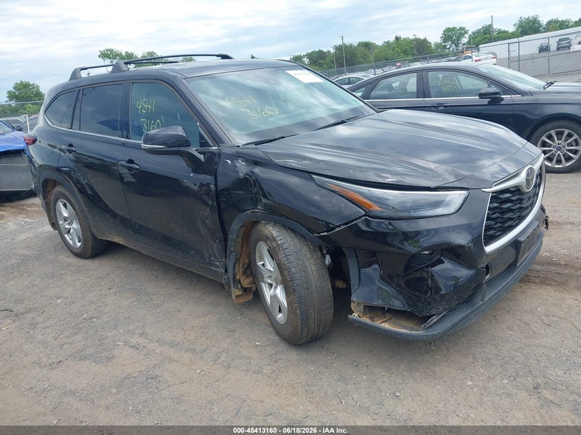 2022 Toyota Highlander VIN 5TDBZRBHXNS166102 IAAI salvage auction — RIGHT FRONT, Salvage (Virginia), sold $10,100 on 2026-07-10 (photo 1)