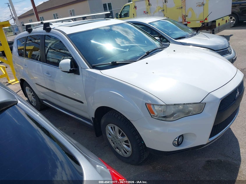 2010 Mitsubishi Outlander VIN JA4JT5AX3AZ013904 IAAI salvage auction — REAR END, Clear (New York), sold $300 on 2026-07-29 (photo 1)