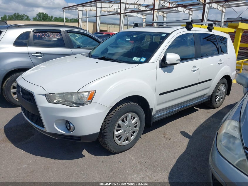 2010 Mitsubishi Outlander VIN JA4JT5AX3AZ013904 IAAI salvage auction — REAR END, Clear (New York), sold $300 on 2026-07-29 (photo 2)