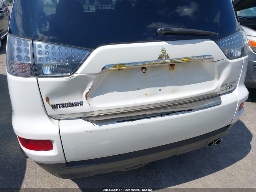 2010 Mitsubishi Outlander VIN JA4JT5AX3AZ013904 IAAI salvage auction — REAR END, Clear (New York), sold $300 on 2026-07-29 (photo 6)