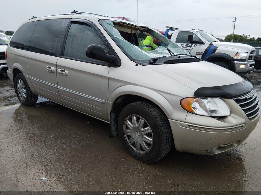 2005 Chrysler Town & country VIN 2C8GP64L85R123638 IAAI salvage auction — ROOF, Salvage (Kansas), sold $600 on 2026-07-31 (photo 1)