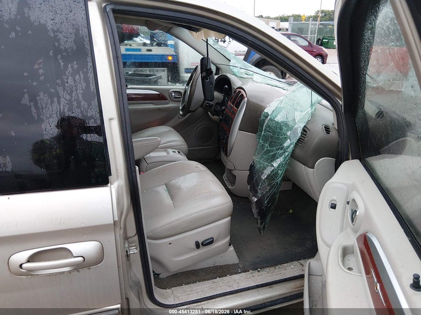 2005 Chrysler Town & country VIN 2C8GP64L85R123638 IAAI salvage auction — ROOF, Salvage (Kansas), sold $600 on 2026-07-31 (photo 5)