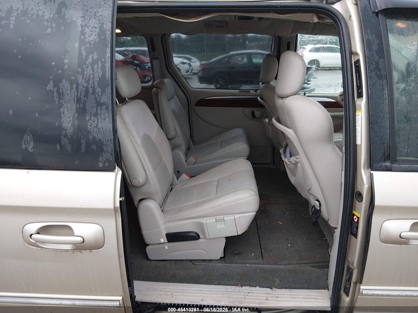 2005 Chrysler Town & country VIN 2C8GP64L85R123638 IAAI salvage auction — ROOF, Salvage (Kansas), sold $600 on 2026-07-31 (photo 8)