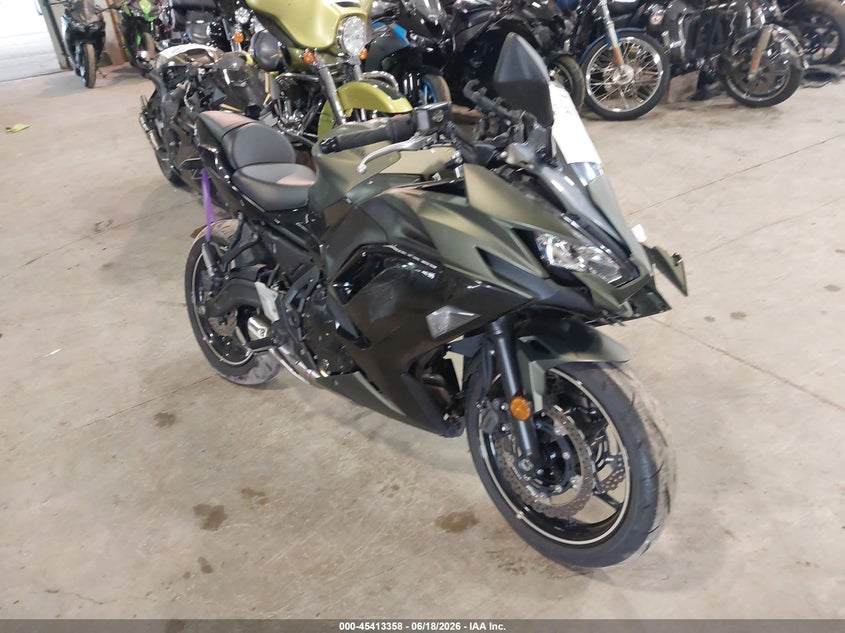 2024 Kawasaki Ninja VIN ML5EXER17RDAC4112 IAAI salvage auction — LEFT SIDE, Salvage Title, sold $1,250 on 2026-09-15 (photo 1)