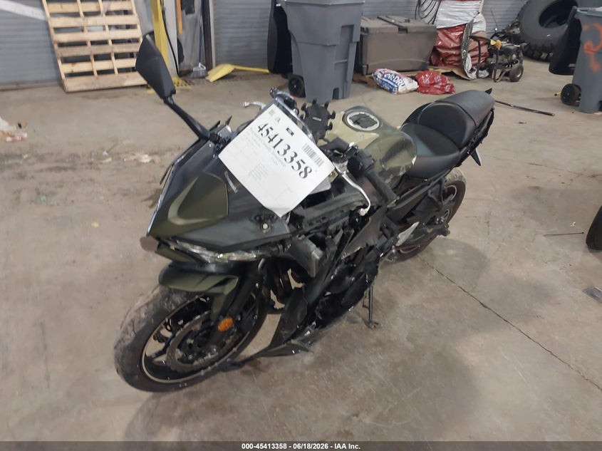 2024 Kawasaki Ninja VIN ML5EXER17RDAC4112 IAAI salvage auction — LEFT SIDE, Salvage Title, sold $1,250 on 2026-09-15 (photo 2)