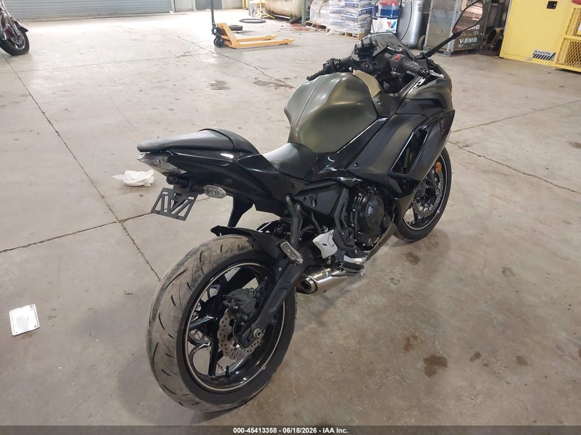 2024 Kawasaki Ninja VIN ML5EXER17RDAC4112 IAAI salvage auction — LEFT SIDE, Salvage Title, sold $1,250 on 2026-09-15 (photo 4)
