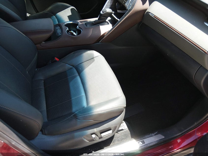 2021 Toyota Venza VIN JTEAAAAH3MJ086881 IAAI salvage auction — SIDE, Salvage (Virginia), sold $12,725 on 2026-07-14 (photo 5)
