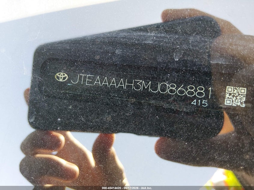 2021 Toyota Venza VIN JTEAAAAH3MJ086881 IAAI salvage auction — SIDE, Salvage (Virginia), sold $12,725 on 2026-07-14 (photo 9)