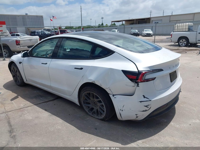 2025 Tesla Model 3 VIN 5YJ3E1EA9SF005613 IAAI salvage auction — SIDE, Salvage Title, sold $12,500 on 2026-09-03 (photo 3)