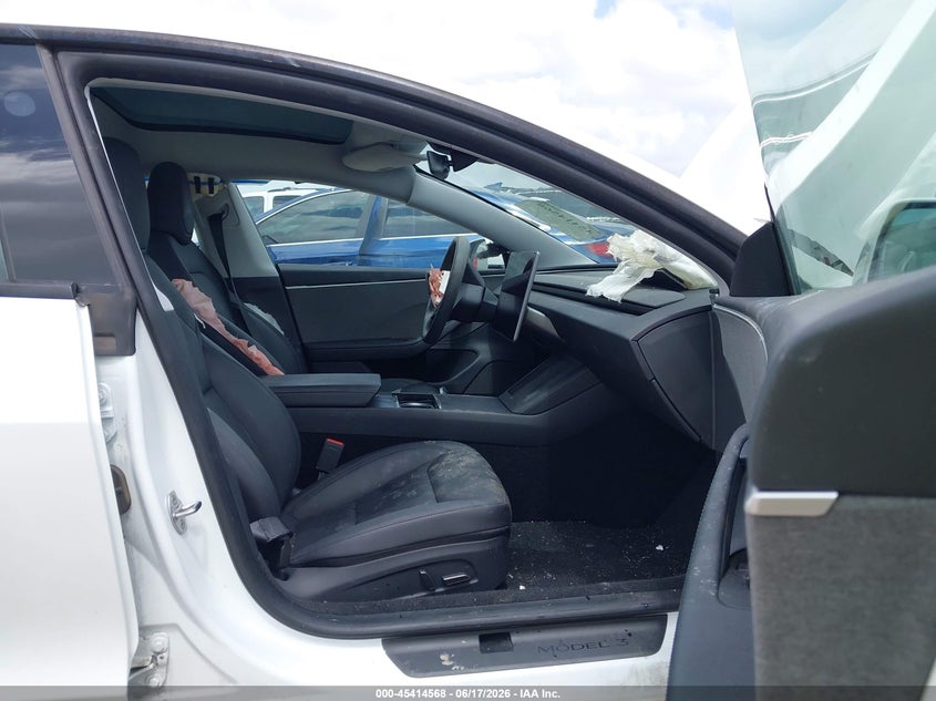 2025 Tesla Model 3 VIN 5YJ3E1EA9SF005613 IAAI salvage auction — SIDE, Salvage Title, sold $12,500 on 2026-09-03 (photo 5)