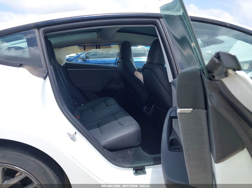 2025 Tesla Model 3 VIN 5YJ3E1EA9SF005613 IAAI salvage auction — SIDE, Salvage Title, sold $12,500 on 2026-09-03 (photo 8)