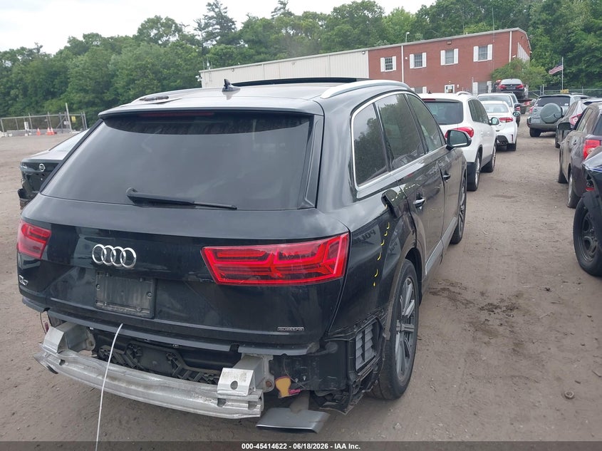 2019 Audi Q7 VIN WA1LHAF74KD037638 IAAI salvage auction — SIDE, Salvage Title, sold $8,050 on 2026-08-25 (photo 4)