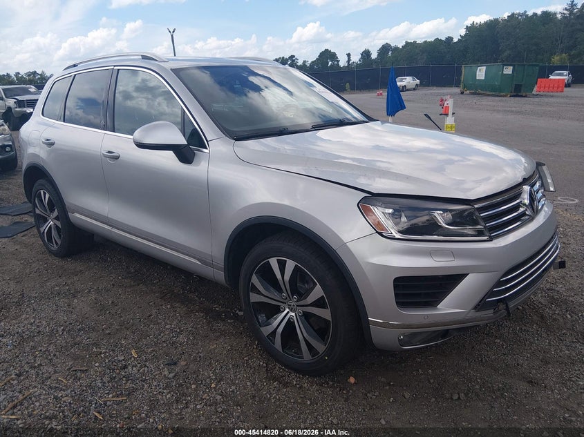 2017 Volkswagen Touareg VIN WVGRF7BP0HD004445 IAAI salvage auction — FRONT END, Salvage Title, sold $4,000 on 2026-07-29 (photo 1)