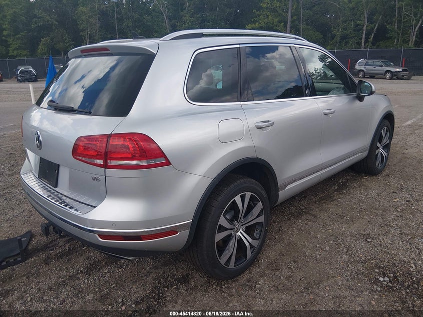 2017 Volkswagen Touareg VIN WVGRF7BP0HD004445 IAAI salvage auction — FRONT END, Salvage Title, sold $4,000 on 2026-07-29 (photo 4)