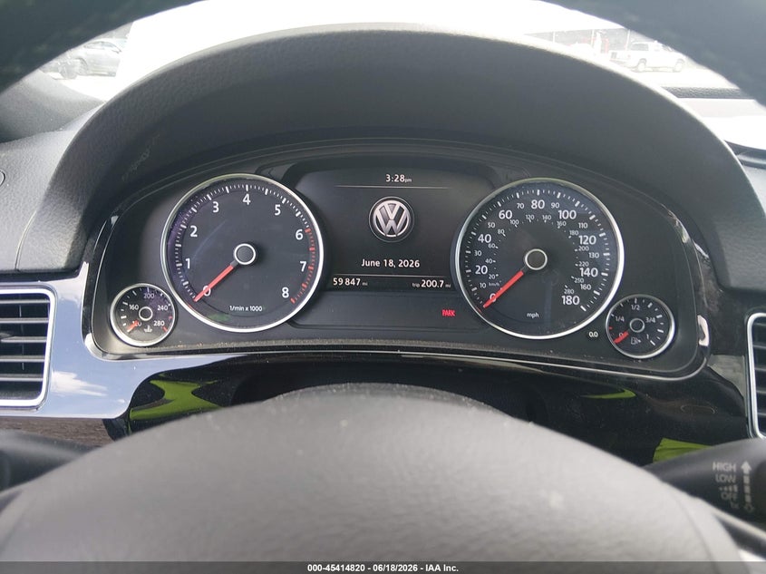 2017 Volkswagen Touareg VIN WVGRF7BP0HD004445 IAAI salvage auction — FRONT END, Salvage Title, sold $4,000 on 2026-07-29 (photo 7)
