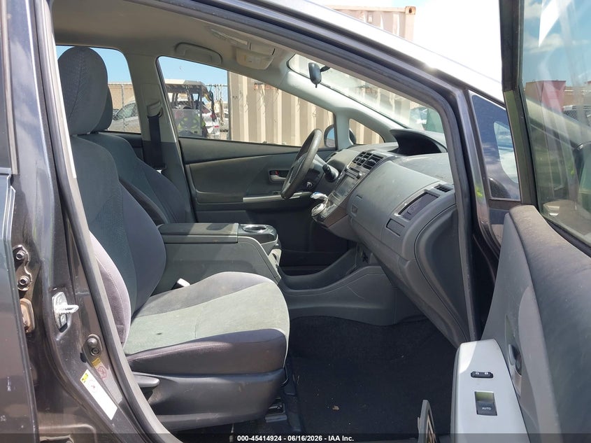 2013 Toyota Prius v VIN JTDZN3EU6D3205574 IAAI salvage auction — NORMAL WEAR, Clear (Hawaii), sold $875 on 2026-07-28 (photo 5)