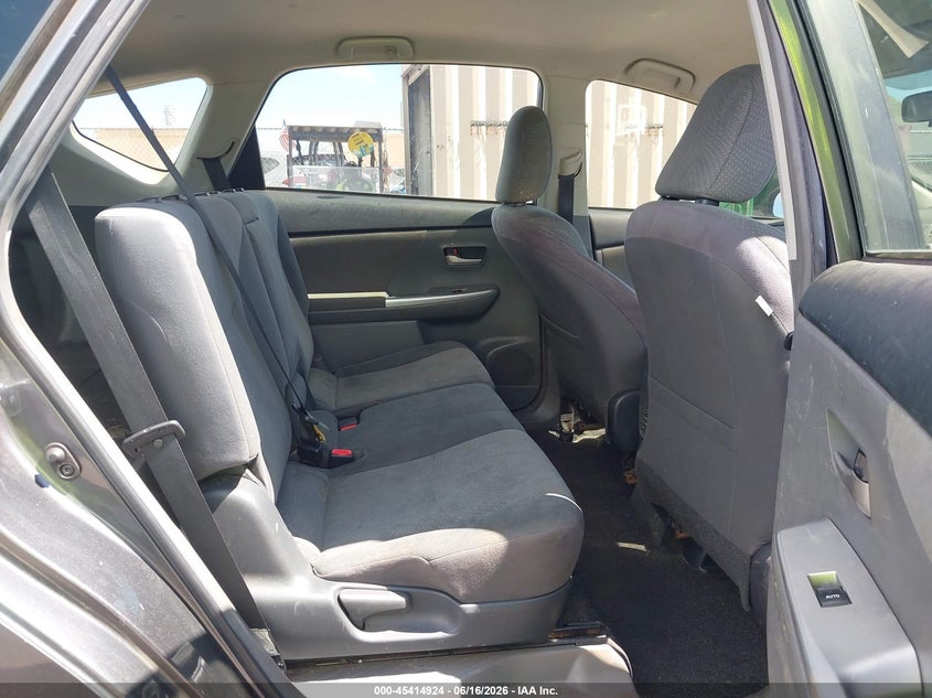 2013 Toyota Prius v VIN JTDZN3EU6D3205574 IAAI salvage auction — NORMAL WEAR, Clear (Hawaii), sold $875 on 2026-07-28 (photo 8)