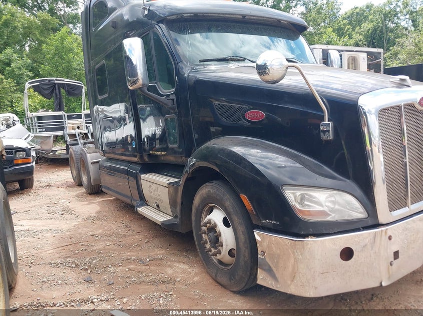 2012 Peterbilt 587 VIN 1XP4DP9X2CD121610 — IAAI salvage auction photo