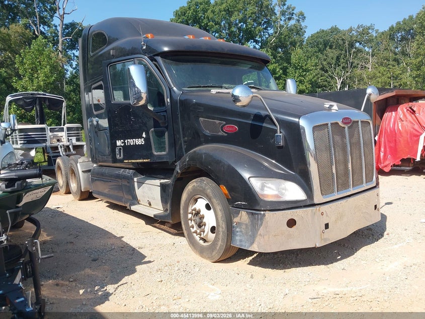 2012 Peterbilt 587 VIN 1XP4DP9X2CD121610 — IAAI salvage auction photo