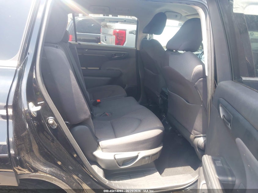 2022 Toyota Highlander VIN 5TDCZRBH9NS561117 IAAI salvage auction — FRONT END, Salvage (North Carolina), sold $10,200 on 2026-08-02 (photo 8)