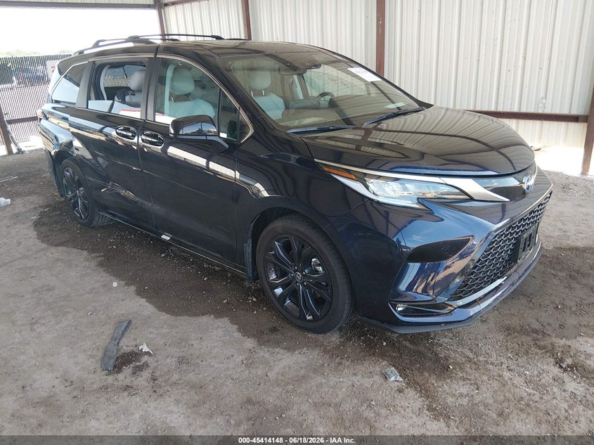 2024 Toyota Sienna VIN 5TDXRKEC4RS211490 — IAAI salvage auction photo