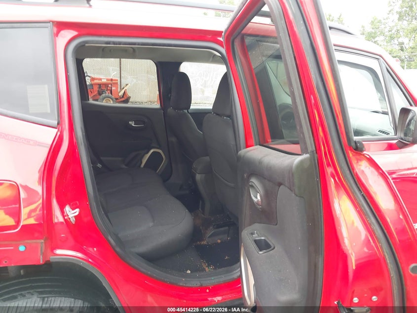2017 Jeep Renegade VIN ZACCJBBB5HPF33004 IAAI salvage auction — REAR END, Salvage (Ohio), sold $1,150 on 2026-07-08 (photo 8)
