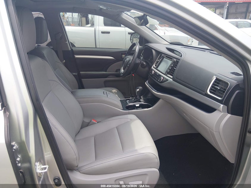 2019 Toyota Highlander VIN 5TDKZRFH4KS355978 IAAI salvage auction — FRONT END, Salvage (Louisiana), sold $8,800 on 2026-07-21 (photo 5)