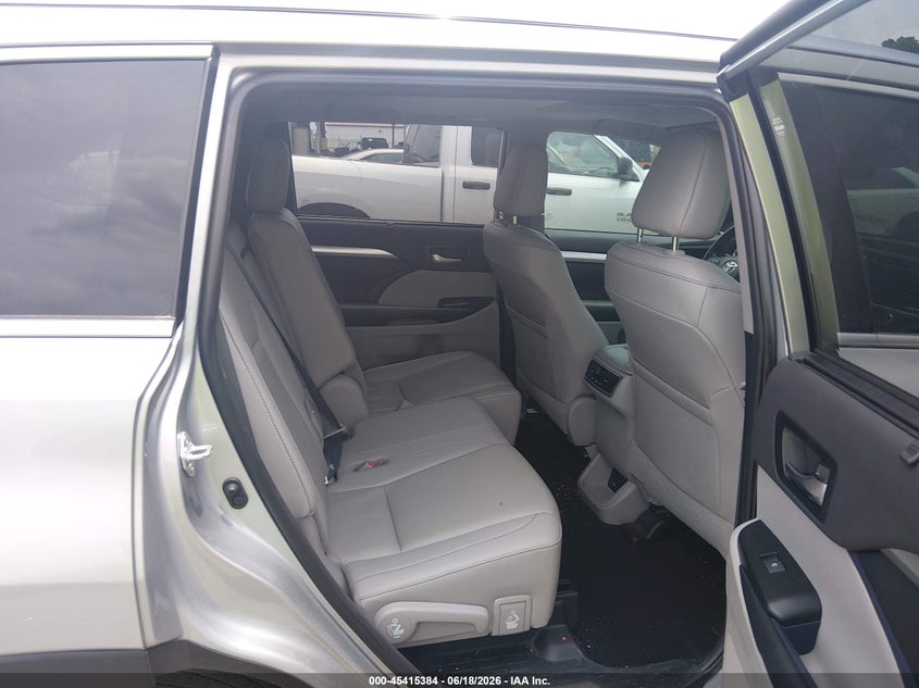 2019 Toyota Highlander VIN 5TDKZRFH4KS355978 IAAI salvage auction — FRONT END, Salvage (Louisiana), sold $8,800 on 2026-07-21 (photo 8)