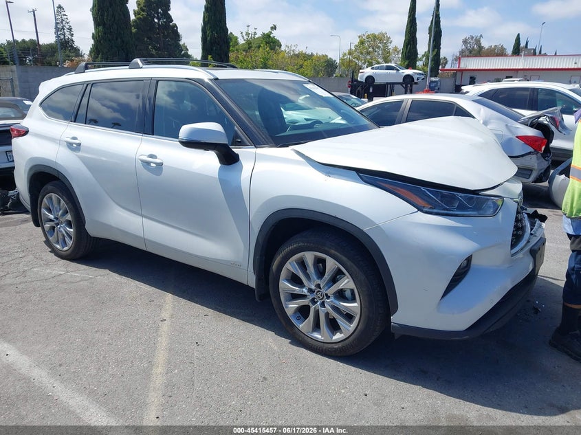2022 Toyota Highlander VIN 5TDXBRCH9NS104490 IAAI salvage auction — FRONT END, Salvage (California), sold $23,450 on 2026-07-09 (photo 1)