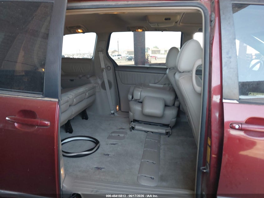 2010 Toyota Sienna VIN 5TDYK4CC2AS313558 IAAI salvage auction — NORMAL WEAR, Clear-Dealer Only (Arizona), sold $1,000 on 2026-07-28 (photo 8)