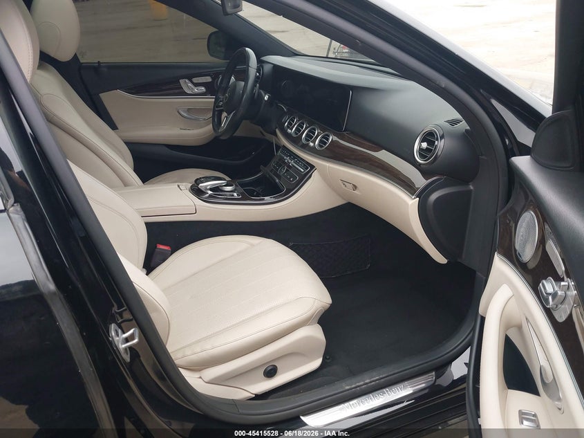 2019 Mercedes-benz E-klasse VIN WDDZF4JB1KA629928 IAAI salvage auction — FRONT END, Wait Title, sold $8,000 on 2026-08-07 (photo 5)