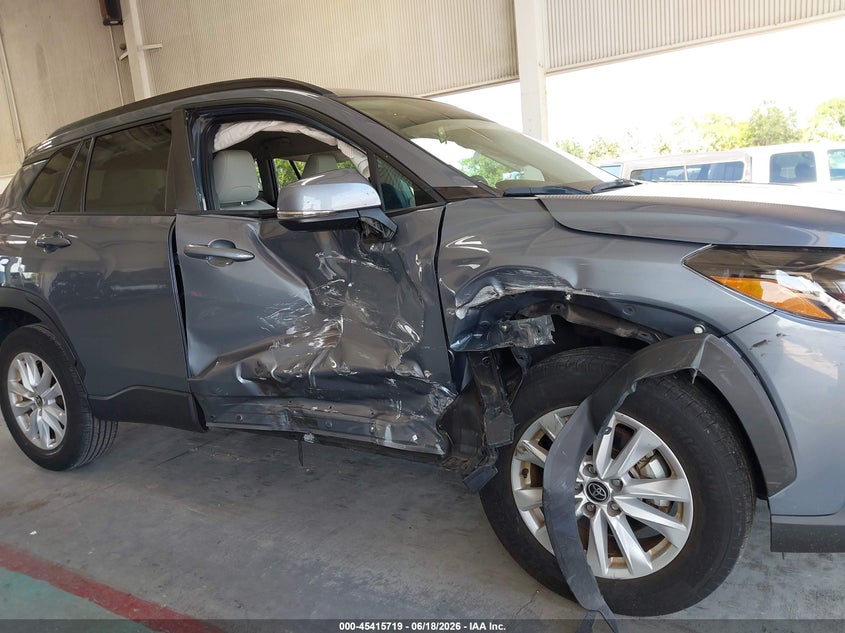 2022 Toyota Corolla cross VIN 7MUCAAAG1NV027505 IAAI salvage auction — RIGHT SIDE, Salvage Title, sold $4,450 on 2026-07-22 (photo 6)