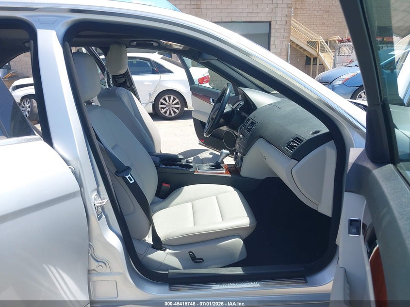 2011 Mercedes-benz C class VIN WDDGF8BBXBA506741 IAAI salvage auction — REAR END, Salvage (California), sold $675 on 2026-07-13 (photo 5)