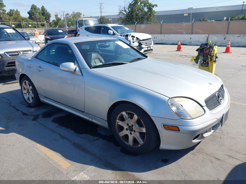 2001 Mercedes-benz Slk-class VIN WDBKK65FX1F204479 IAAI salvage auction — NORMAL WEAR, Salvage Title - Dealer (California), sold $300 on 2026-07-13 (photo 1)