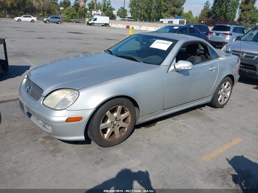 2001 Mercedes-benz Slk-class VIN WDBKK65FX1F204479 IAAI salvage auction — NORMAL WEAR, Salvage Title - Dealer (California), sold $300 on 2026-07-13 (photo 2)