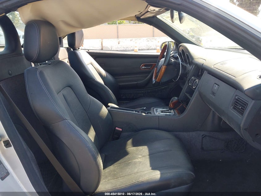 2001 Mercedes-benz Slk-class VIN WDBKK65FX1F204479 IAAI salvage auction — NORMAL WEAR, Salvage Title - Dealer (California), sold $300 on 2026-07-13 (photo 5)