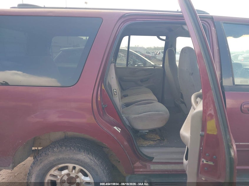 2000 Ford Expedition VIN 1FMPU16L5YLA98569 IAAI salvage auction — NORMAL WEAR, Original (Texas), sold $225 on 2026-07-09 (photo 8)