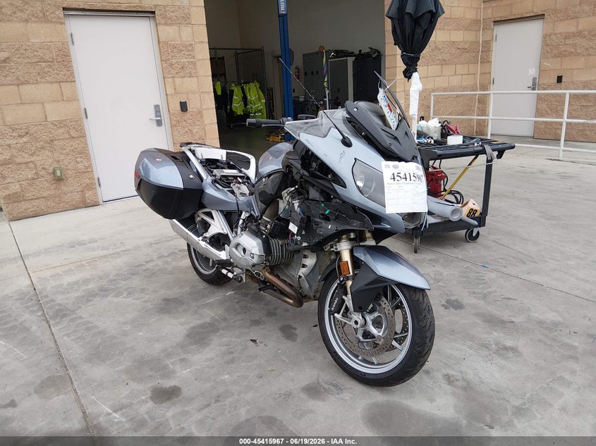 2014 BMW R 1200 VIN WB10A1302EZ190091 IAAI salvage auction — RIGHT SIDE, Salvage Title, sold $25 on 2026-07-24 (photo 1)