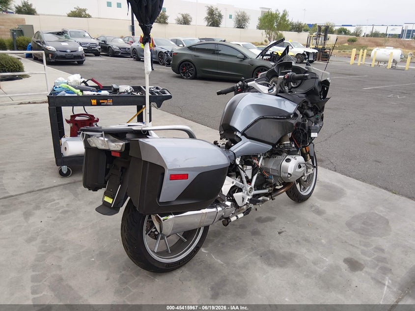 2014 BMW R 1200 VIN WB10A1302EZ190091 IAAI salvage auction — RIGHT SIDE, Salvage Title, sold $25 on 2026-07-24 (photo 4)